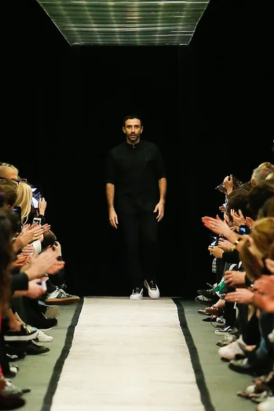 Look 50